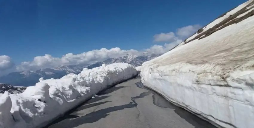 Rohtang Pass: Nature's Frozen Wonderland