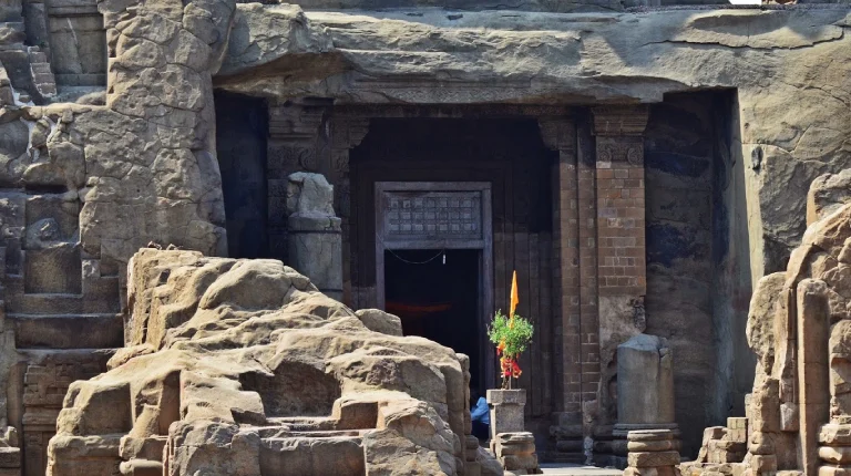 masroor rock temples