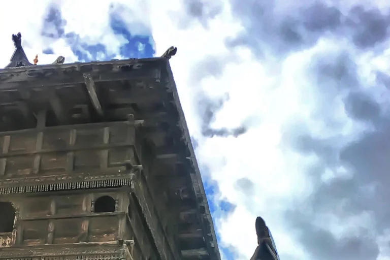 Kamru Fort Header Image