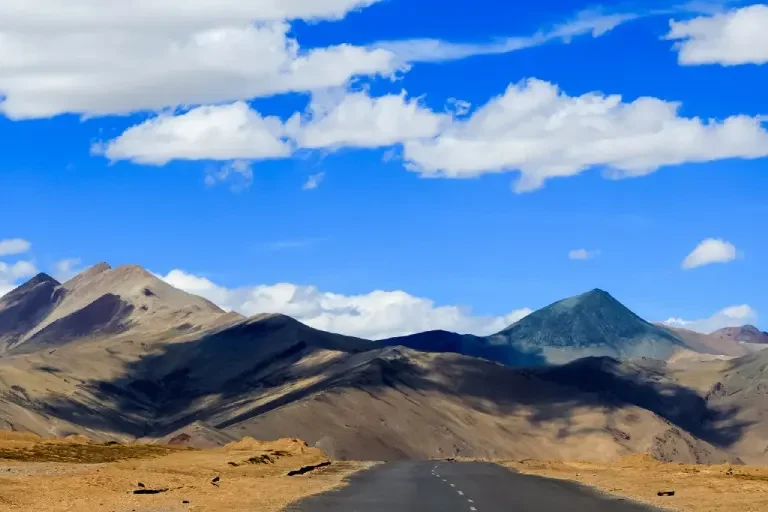 Distance Between Tourist Places Header Image