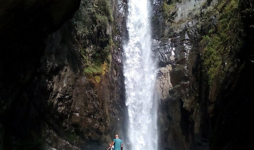 Waterfalls in Himachal Pradesh 11 thala waterfall