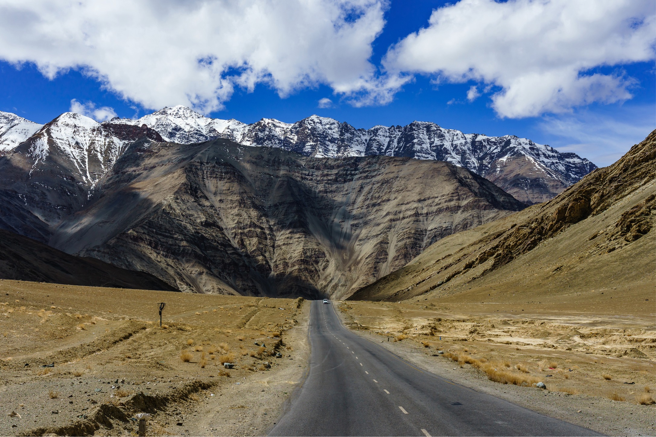 10 Best Tourist Places In Ladakh to Explore in 2026 11 Magnetic Hill